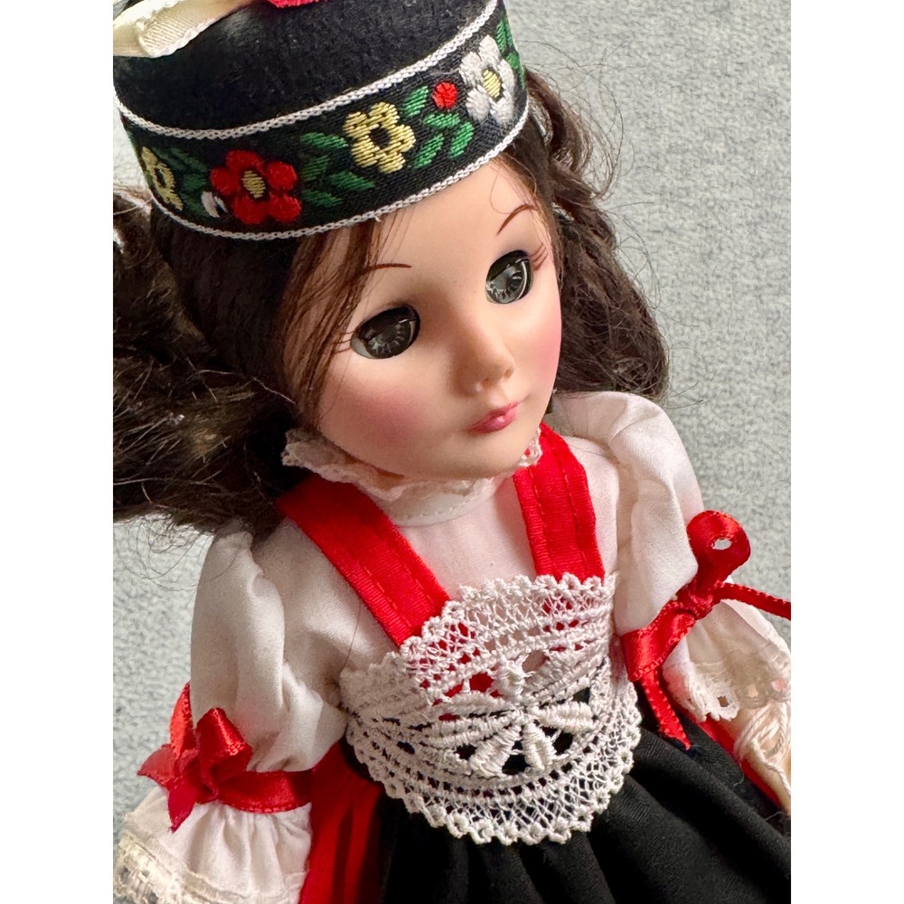 Effanbee Czechoslovakia Doll Wonderful World of Effanbee International 1123 11in